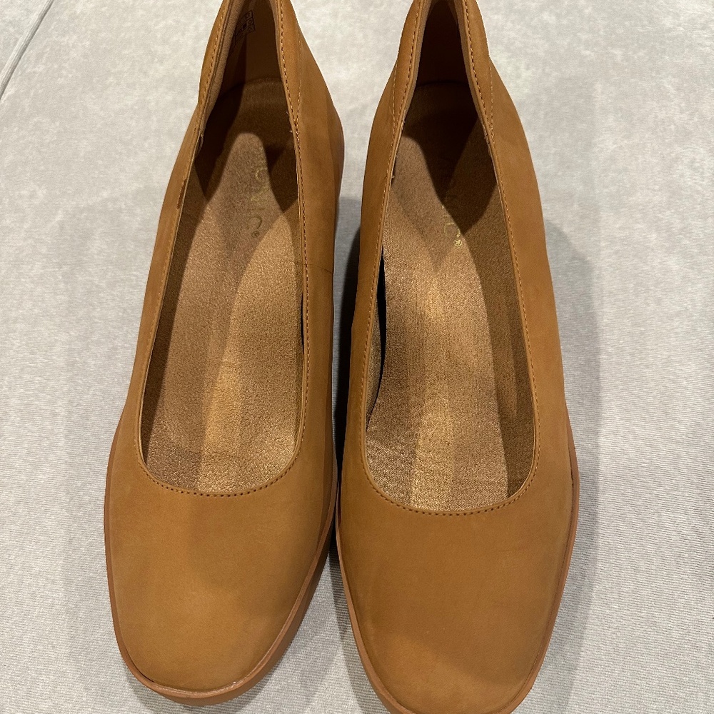 Elegant Tan Women's Shoes